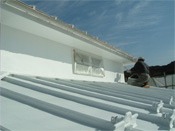 ステンレス屋根、外壁ローラー塗り